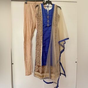 Indian salwar kameez. Indian wear. 3 piece suit. Size M.